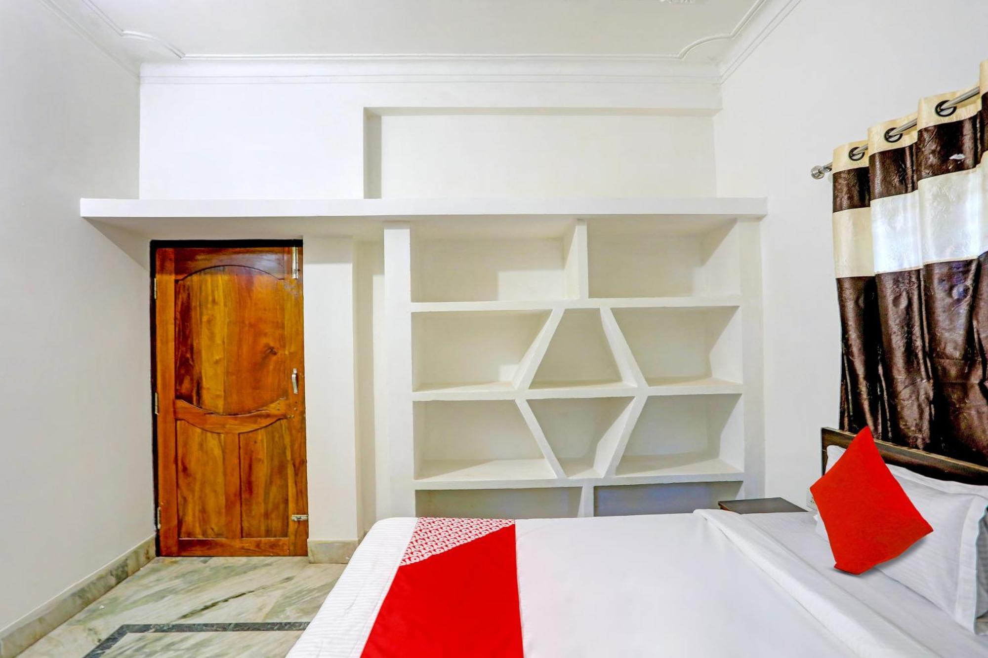 בובנשוואר Dibya Guest House מראה חיצוני תמונה