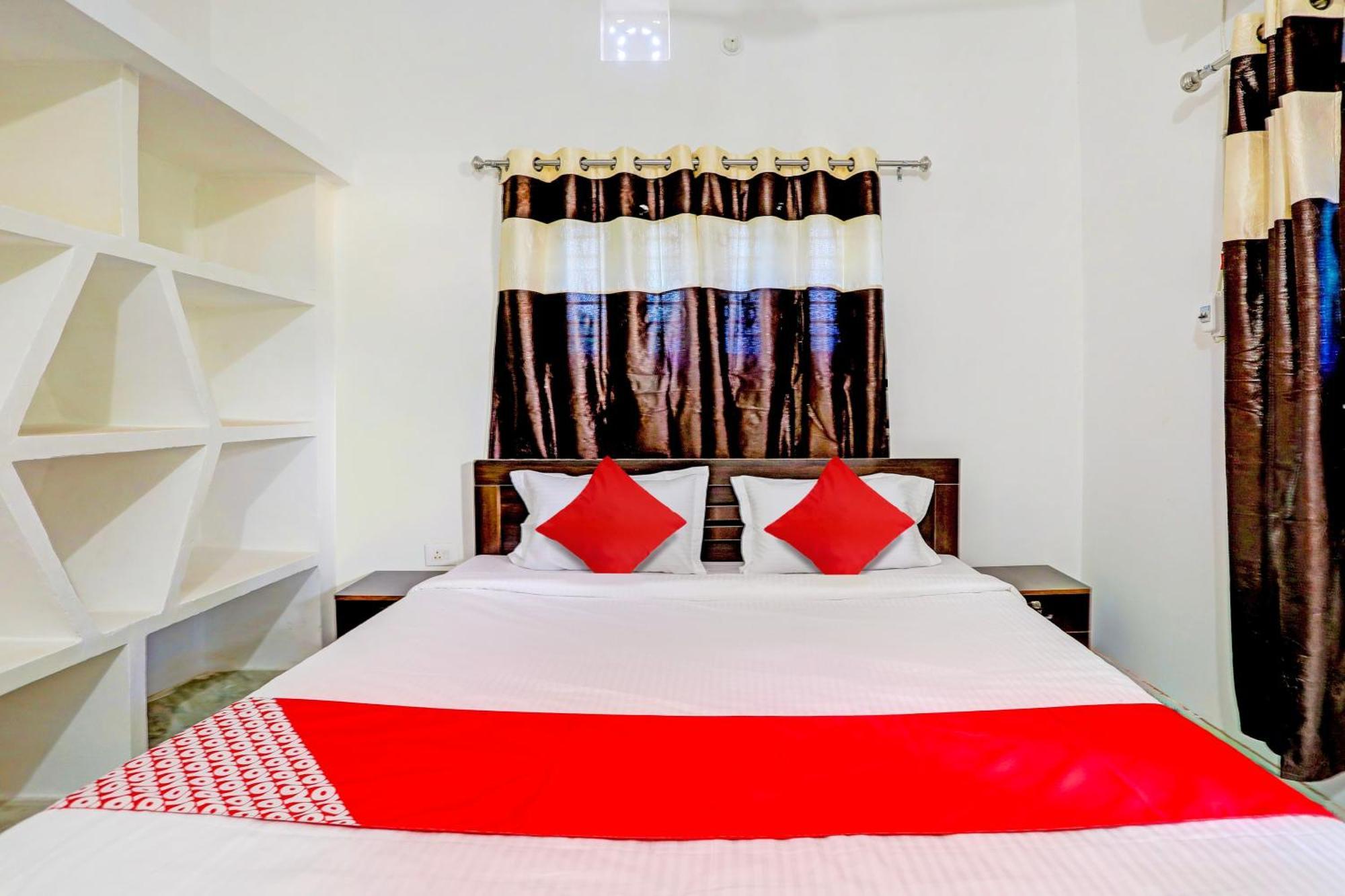 בובנשוואר Dibya Guest House מראה חיצוני תמונה