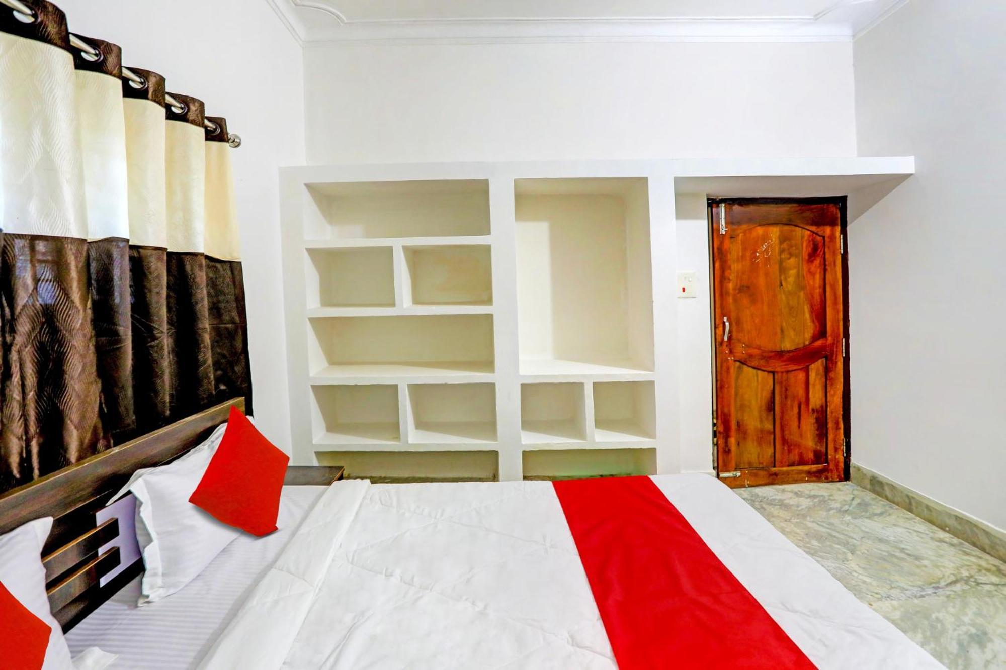 בובנשוואר Dibya Guest House מראה חיצוני תמונה