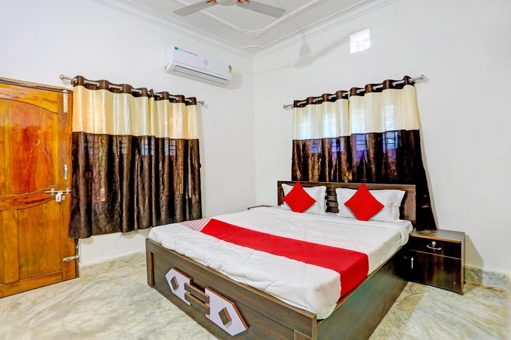 בובנשוואר Dibya Guest House מראה חיצוני תמונה