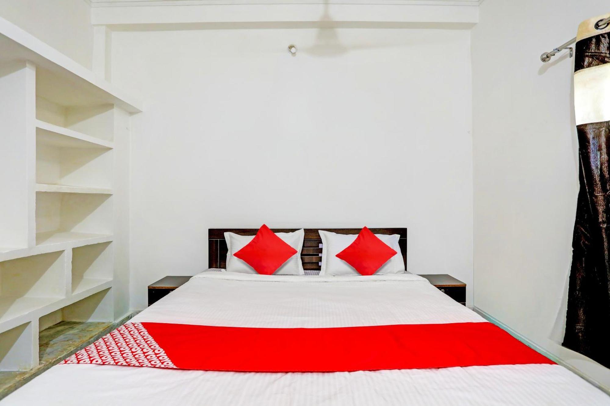 בובנשוואר Dibya Guest House מראה חיצוני תמונה