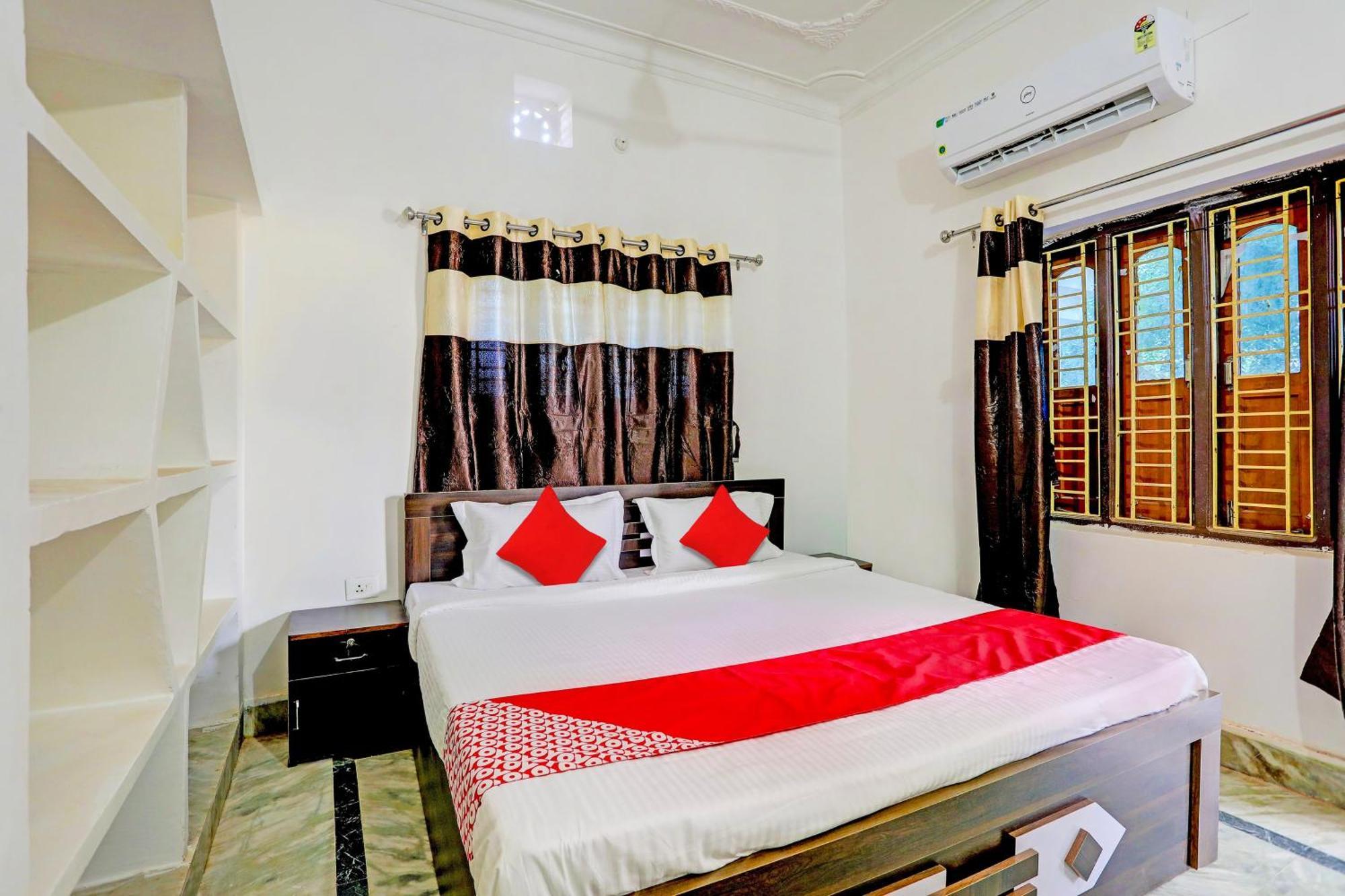 בובנשוואר Dibya Guest House מראה חיצוני תמונה