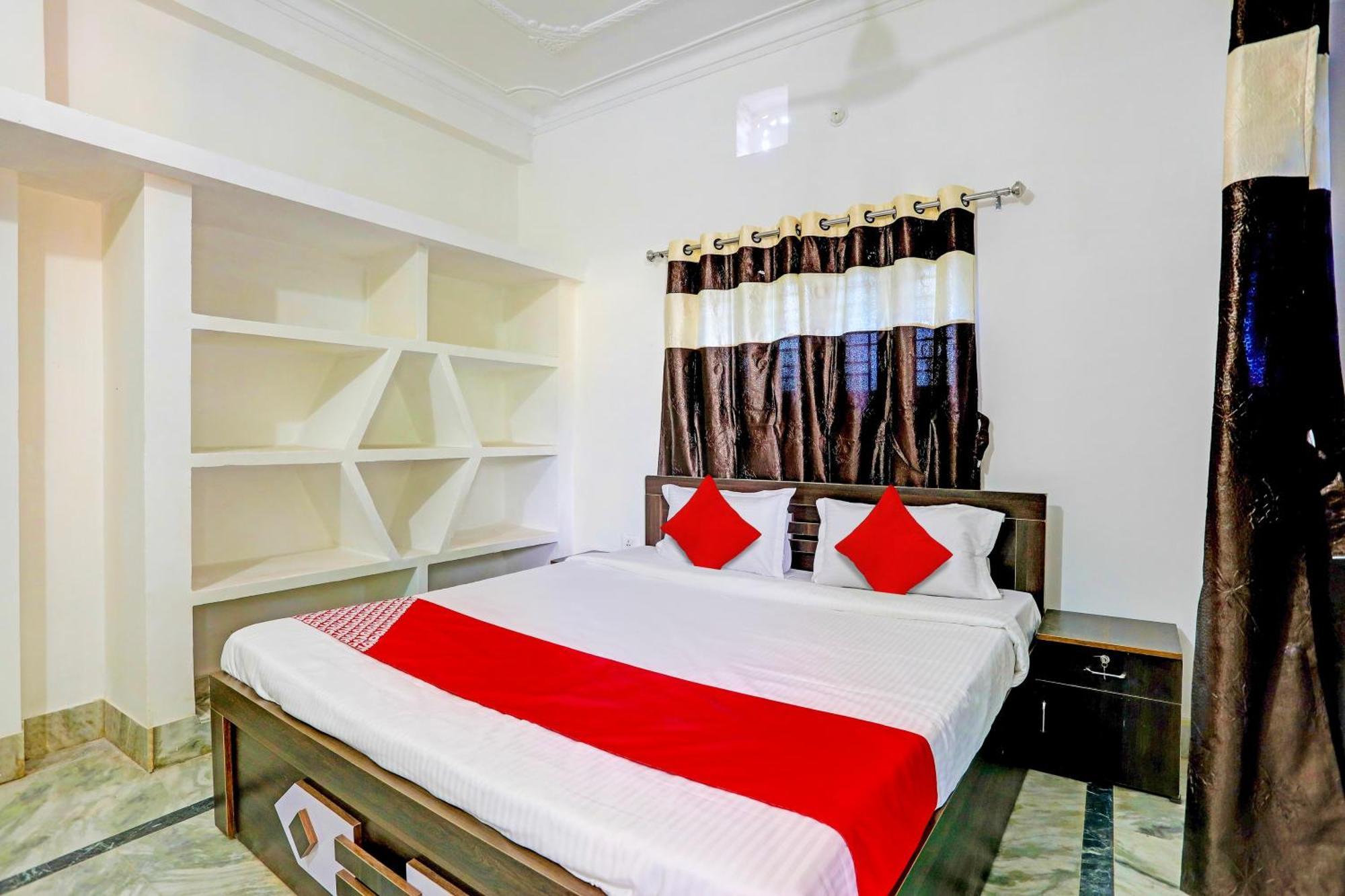 בובנשוואר Dibya Guest House מראה חיצוני תמונה