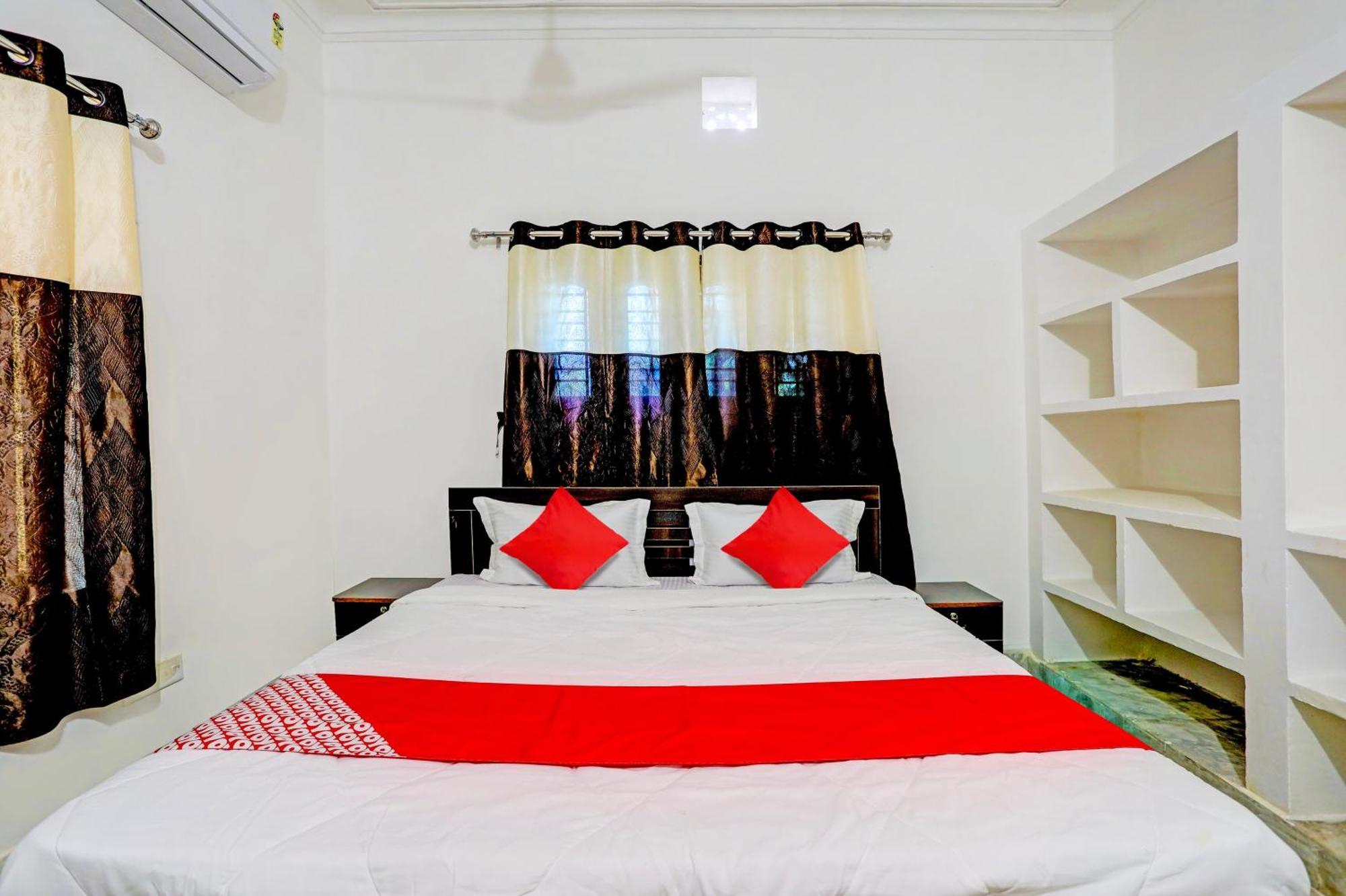 בובנשוואר Dibya Guest House מראה חיצוני תמונה